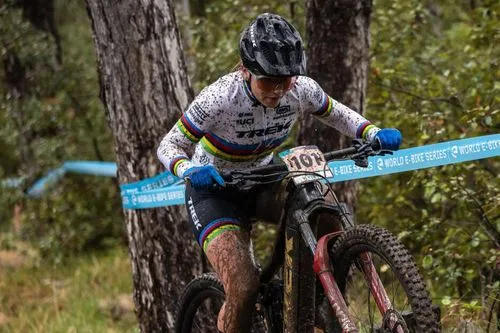 6362536874de4234acad092a_Nicole Göldi_action-p-500